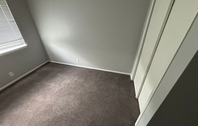3 beds, 1 bath, 1,100 sqft, $1,197, Unit 2317-8C
