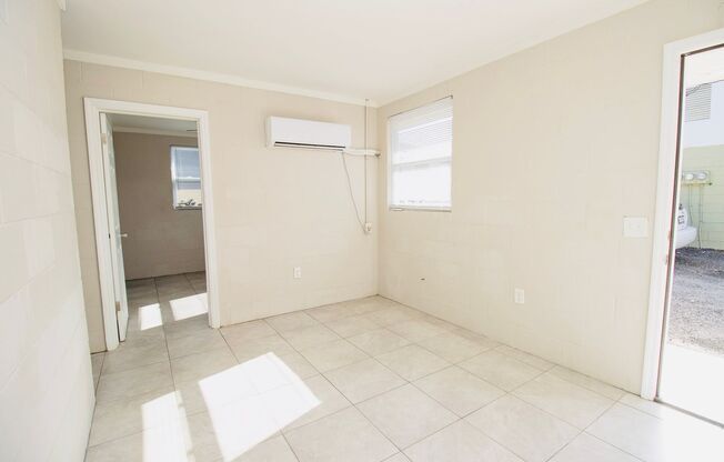 2 beds, 1 bath, $900, Unit Apt. D