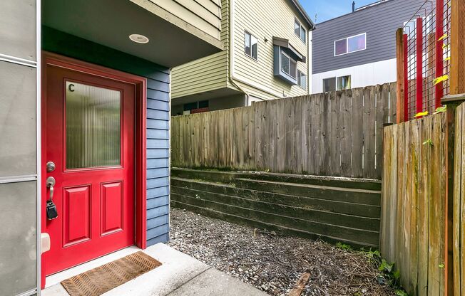 Cheery & Bright Columbia City Townhome