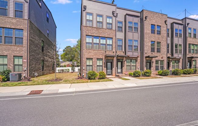 South End Sophistication – Bright & Stylish 3-Bed Townhome with Rooftop Retreat!