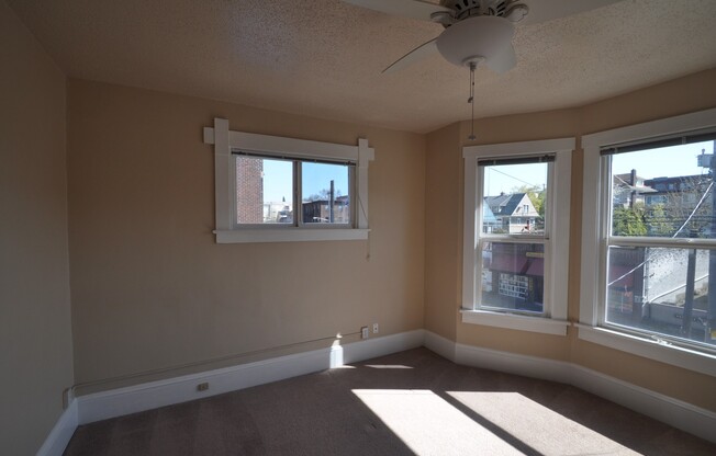 Studio, 1 bath, 356 sqft, $1,375, Unit 301