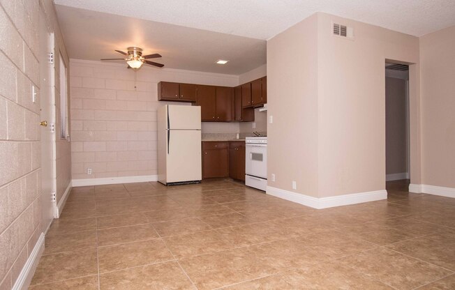 2 beds, 1 bath, 730 sqft, $995, Unit 116