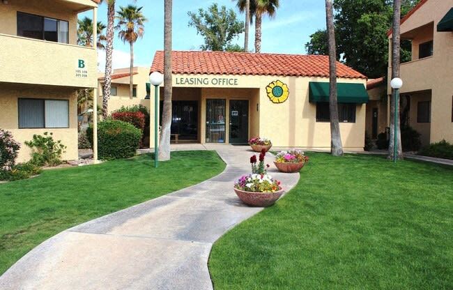 Welcome to Sunflower Apartments
