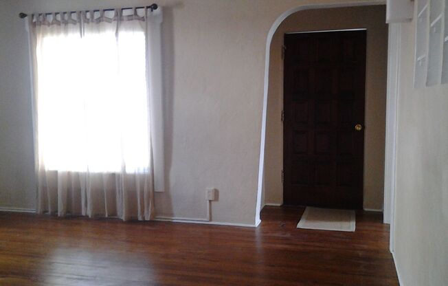 Cute 2 BR 1 BA Home in Midtown!