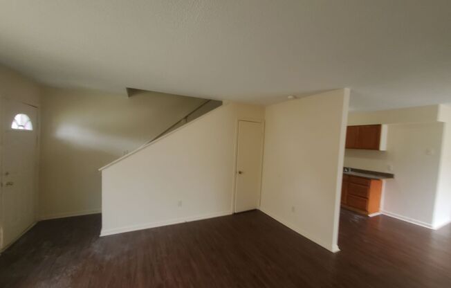 3 beds, 1.5 baths, 1,000 sqft, $1,195, Unit #B