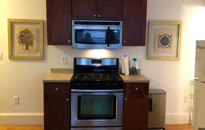 2 beds, 1 bath, $2,400, Unit 4