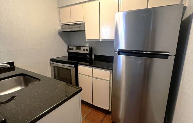 Studio, 1 bath, 400 sqft, $995, Unit 102