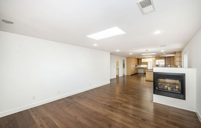 Beautifully Remodeled 4 Bed, 3 Bath Home w/ AC by Downtown Mountain View
