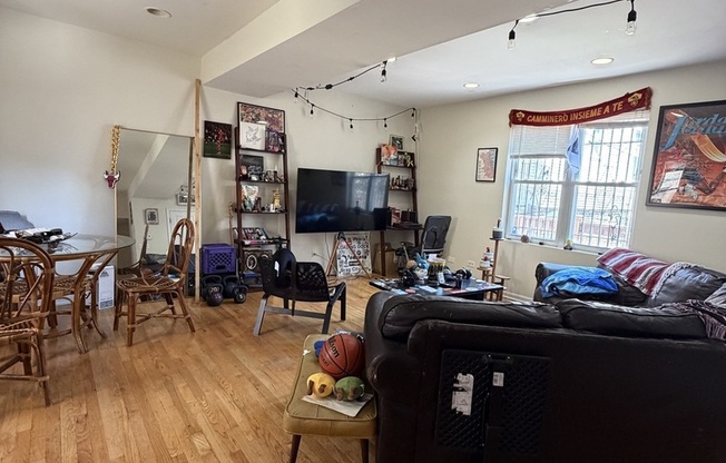 518 N MAY
