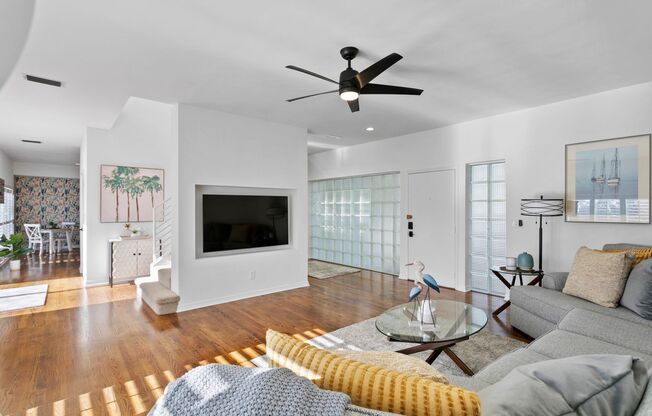 Executive Style 3 bed 2.5 bath home on Hillsborough River located in Riverside Heights Available Furnished