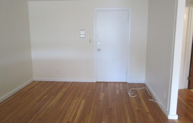 1 bed, 1 bath, 750 sqft, $2,075, Unit 407