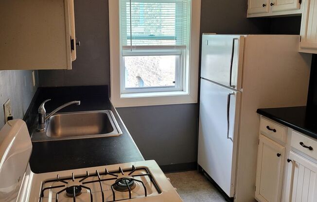 1 bed, 1 bath, $1,125, Unit 11