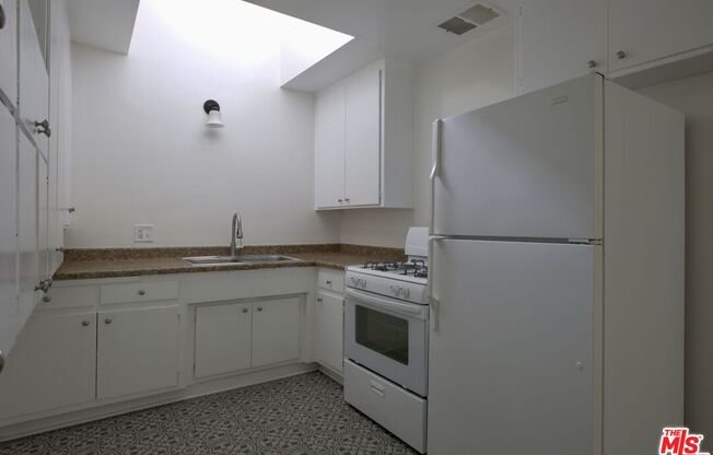 2 beds, 1 bath, 960 sqft, $2,580, Unit 1