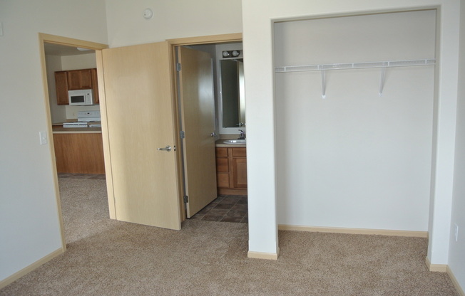 4 beds, 3 baths, $1,895, Unit 302