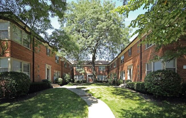 2104-24 W. Foster Ave