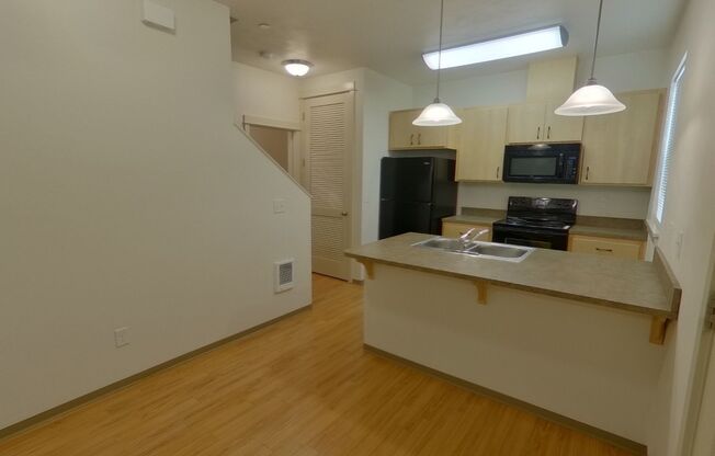 2 beds, 1.5 baths, 878 sqft, $1,750, Unit 15