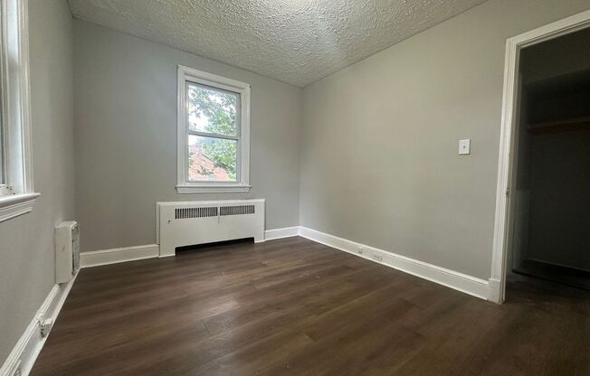 2 beds, 1 bath, $1,300, Unit Unit D