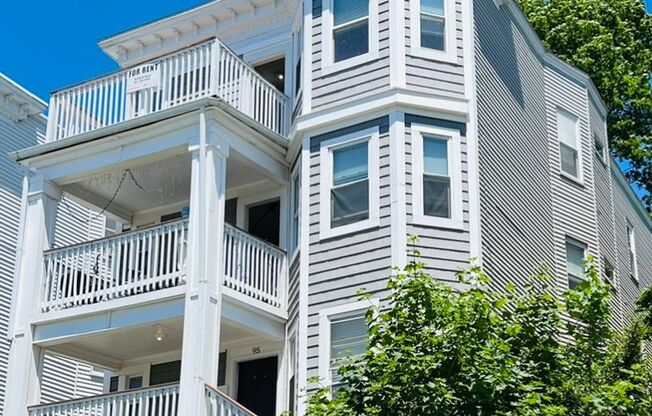 NEWLY RENOVATED PENTHOUSE UNIT