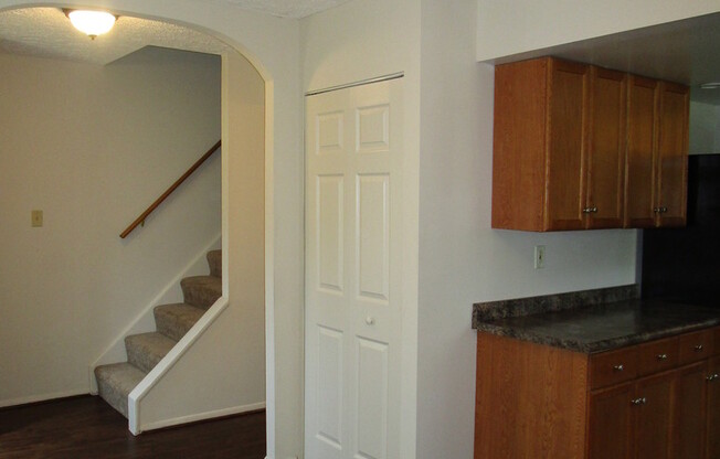 Gorgeous 3 BR/1.5 BA EOG Townhome in Pasadena!