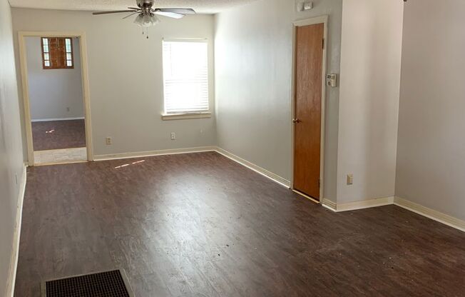 2 beds, 1 bath, $975