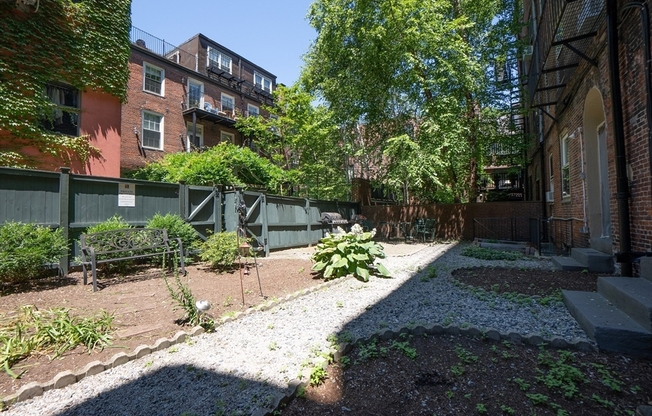 2 beds, 1 bath, $3,950, Unit 1R