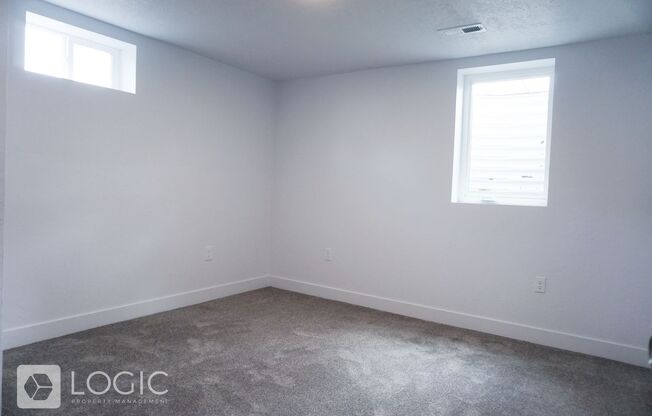 2 beds, 1 bath, 998 sqft, $1,350