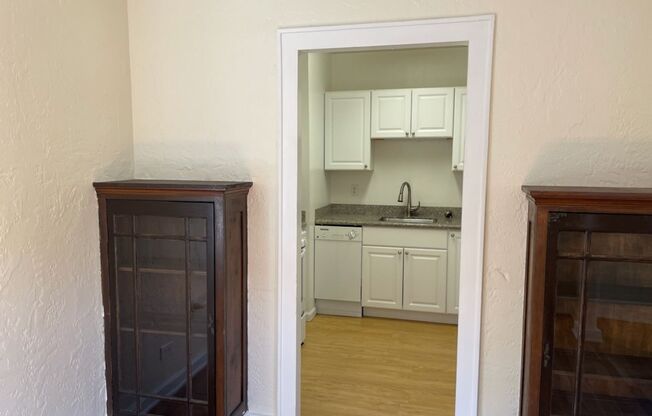 1 bed, 1 bath, 708 sqft, $1,340, Unit King Edward Annex 32