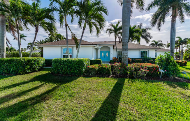 Ultimate Coastal Escape on Marco Island – Spacious, Stylish & Steps from It All!