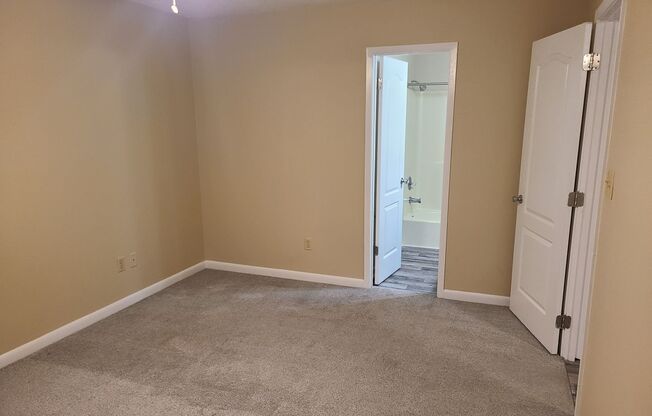 1 bed, 1 bath, $1,250, Unit 1 bedroom, 1 bath (1st Floor)