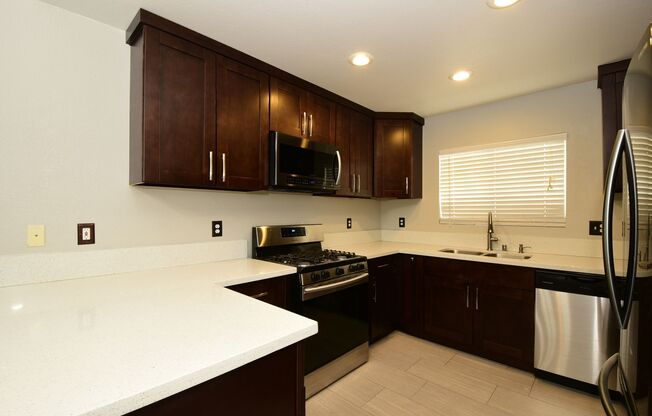 Live In The Heart Of Summerlin 2 Bed 2 Bath Condo!