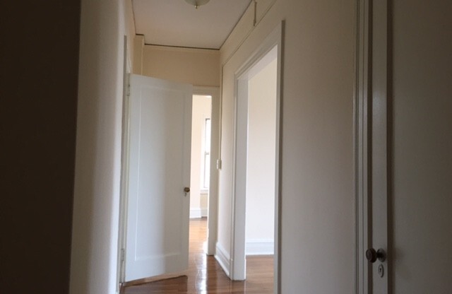 1 bed, 1 bath, 550 sqft, $1,600, Unit 814