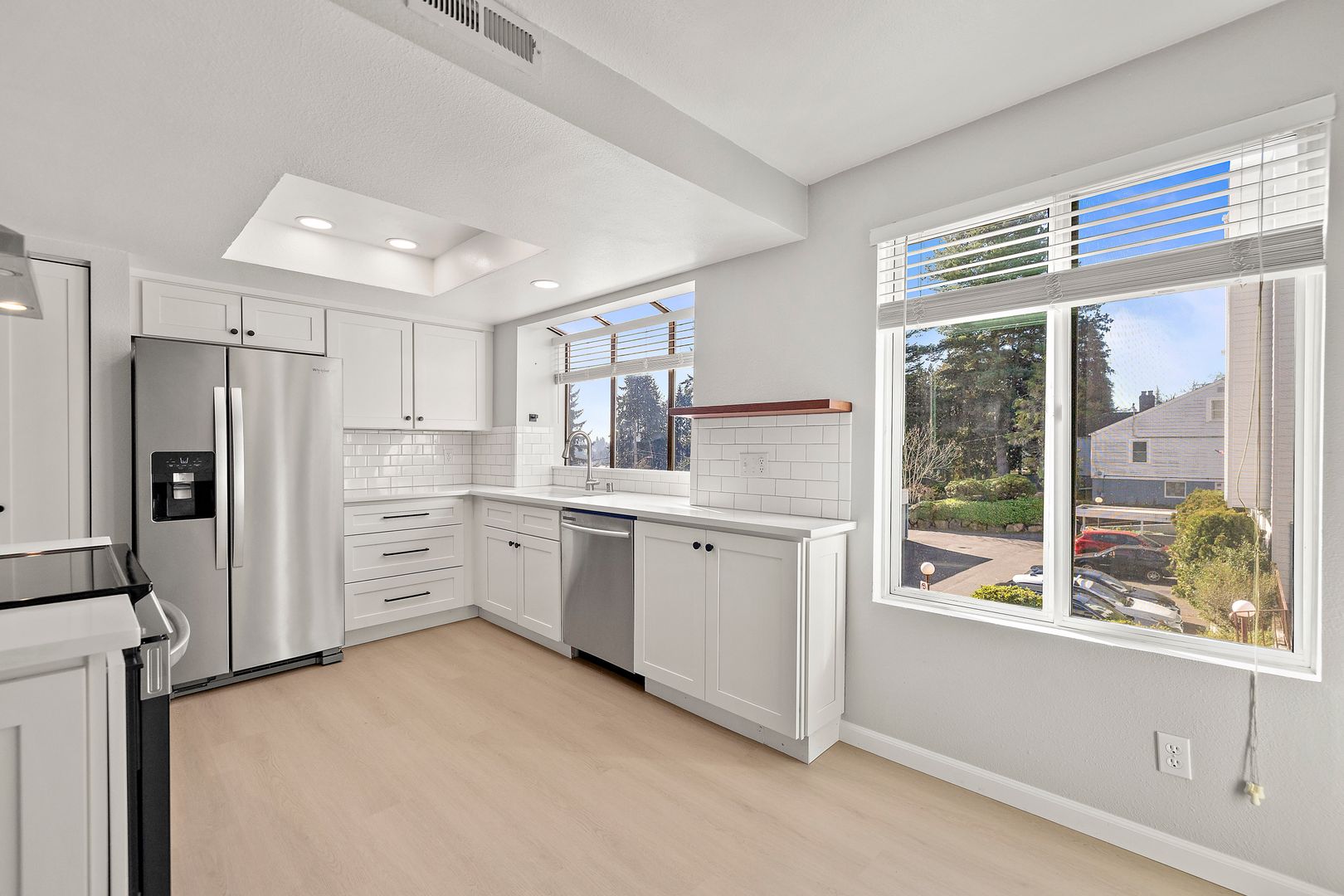 Amazing 2bed/1.5bath Condo Unit with Private Balcony in Meridian Park!