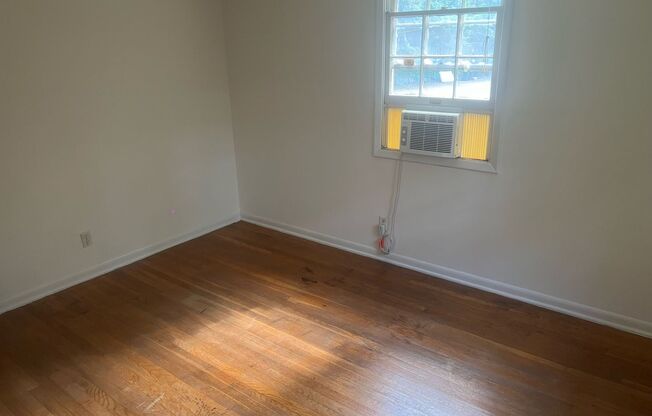 Spacious 2 Bedroom Minutes From UNC Campus