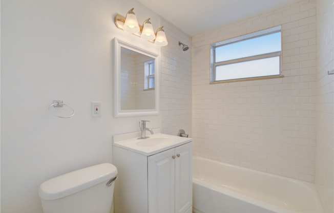 Studio, 1 bath, 420 sqft, $1,475, Unit 212