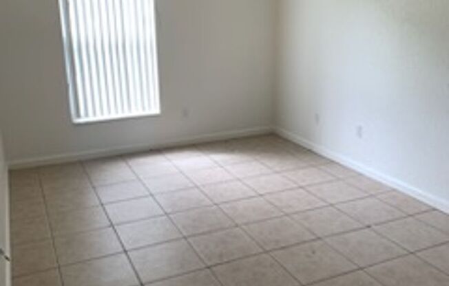 4BR/2BA Sanford Duplex - NO CARPET - STORAGE INCLUDED