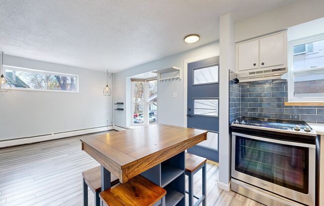 Adorable 2bd/1.5bth Townhome w/1 reserved parking space