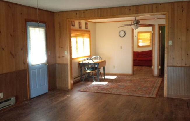 2 beds, 1 bath, $1,600