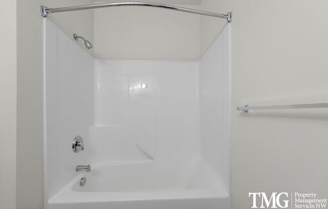 2 beds, 2 baths, 923 sqft, $1,625, Unit 223