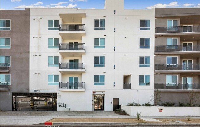 2 beds, 2 baths, 1,087 sqft, $2,899, Unit 505