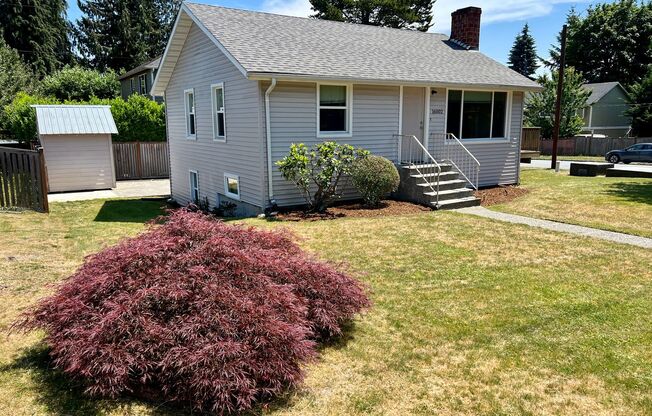 Charming 2 Bedroom Home with Expansive Yard and Unbeatable Location in Shoreline