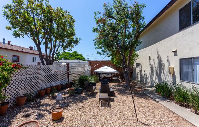 Charming 2 Bedroom in Pacific Beach with Parking!