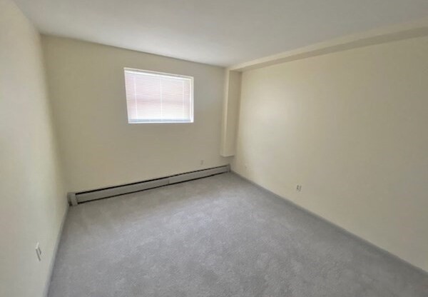2 beds, 1 bath, 950 sqft, $2,900, Unit 2