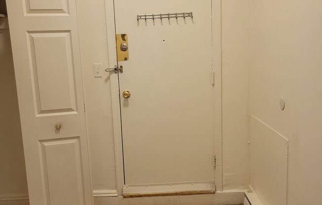 Studio, 1 bath, 450 sqft, $1,149, Unit 50-3