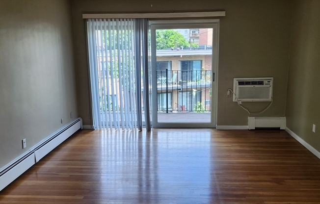 1 bed, 1 bath, 660 sqft, $2,250, Unit 28