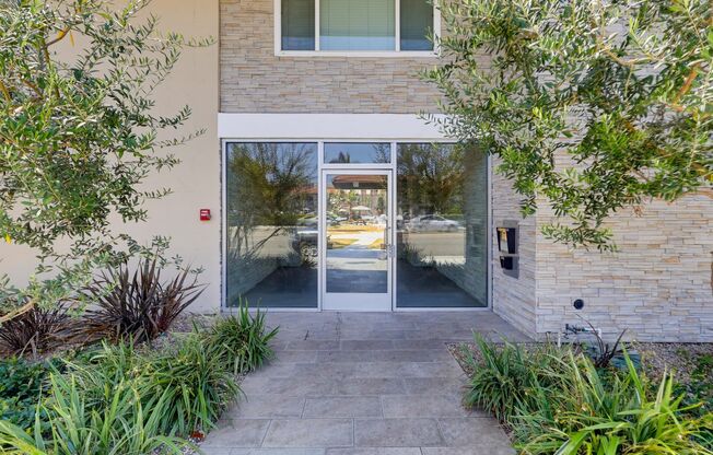 1 bed, 1 bath, 557 sqft, $1,950, Unit #102