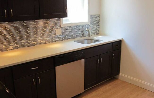 2 beds, 1 bath, $1,595, Unit Unit 1