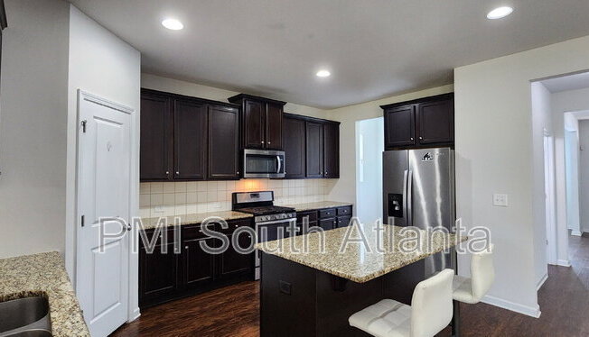 633 AMROSE WAY