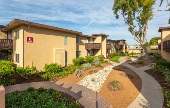 1 bed, 1 bath, 716 sqft, $2,150, Unit F010