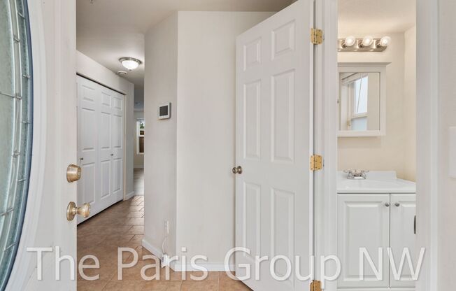 Delightful Double Suite TH *So Walkable! Updated, XL Backyard, Grg+2Pkg Spaces