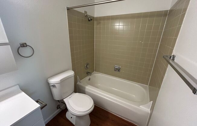 2 beds, 1 bath, 1,000 sqft, $1,295, Unit #7